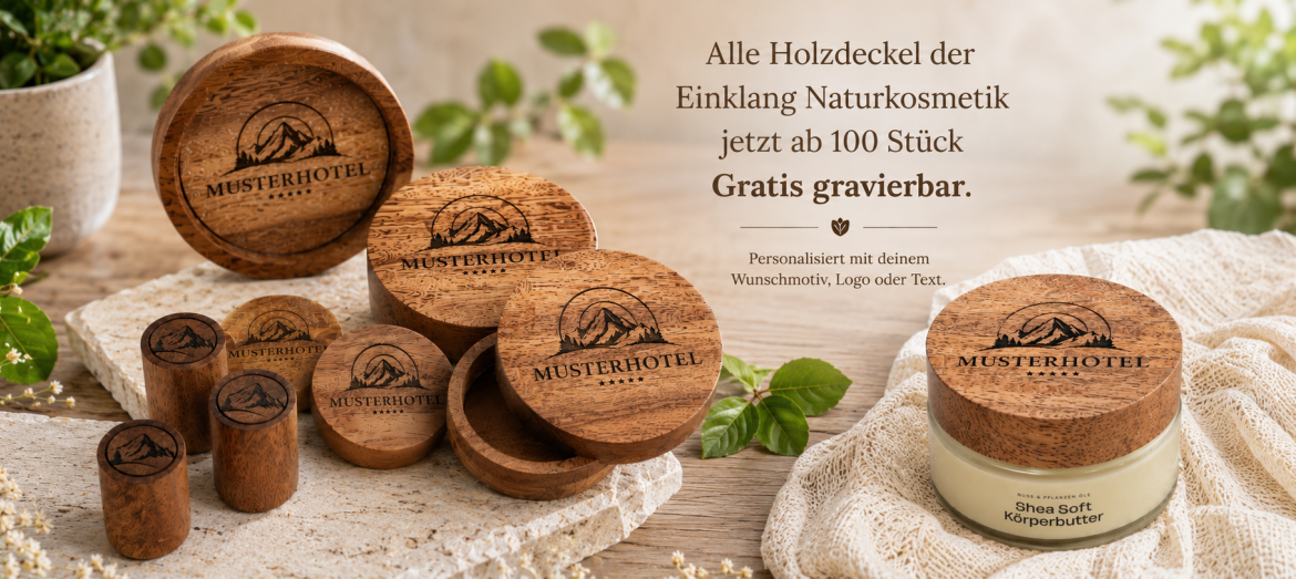 Personalisierte Hotelkosmetik von Einklang Naturkosmetik mit hochwertig gravierten Holzdeckeln aus Holz. Individuelle Gravur mit Hotellogo, Wunschtext oder Motiv.