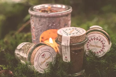 Hochwertige Räucherutensilien von Himmelgrün mit Räucherstövchen aus Naturmaterial für entspannte Rituale