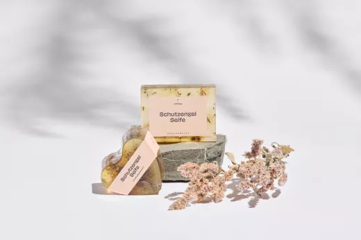 Handgemachte Kräuter-Seife mit ausgewählten Schutzkräutern